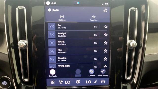 2023 Volvo XC40 B5 Plus Dark Theme