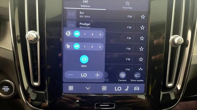 2023 Volvo XC40 B5 Plus Dark Theme