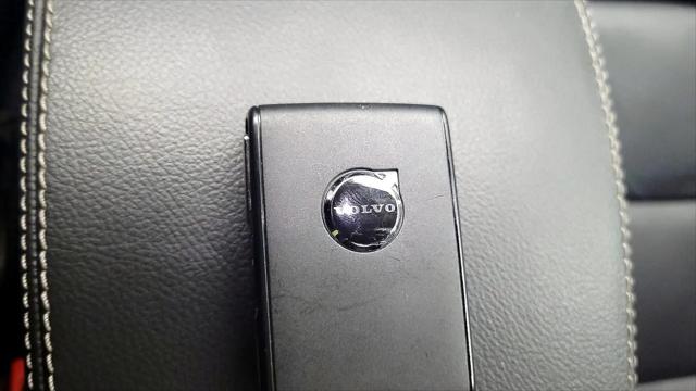 2023 Volvo XC40 B5 Plus Dark Theme