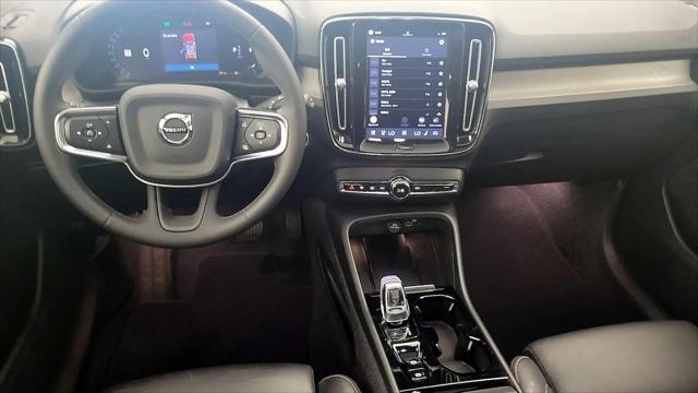 2023 Volvo XC40 B5 Plus Dark Theme