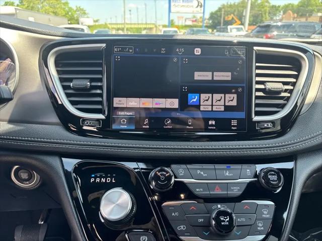 2027 Chrysler Pacifica Select