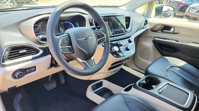 2023 Chrysler Pacifica Hybrid Touring L