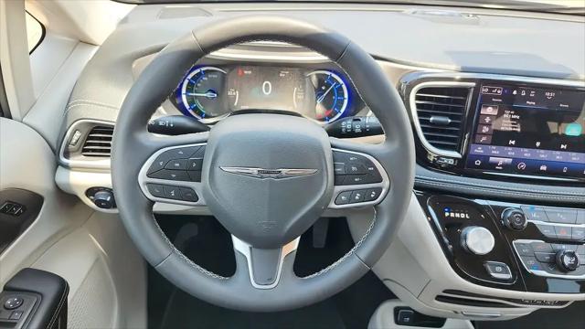 2023 Chrysler Pacifica Hybrid Touring L