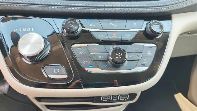 2023 Chrysler Pacifica Hybrid Touring L