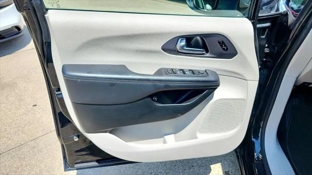 2023 Chrysler Pacifica Hybrid Touring L