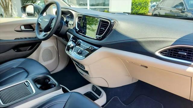 2023 Chrysler Pacifica Hybrid Touring L