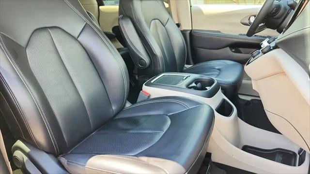 2023 Chrysler Pacifica Hybrid Touring L