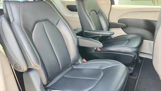 2023 Chrysler Pacifica Hybrid Touring L