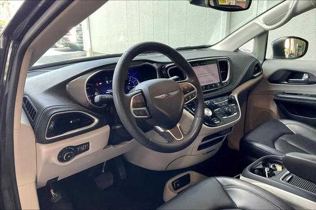 2023 Chrysler Pacifica Hybrid Touring L