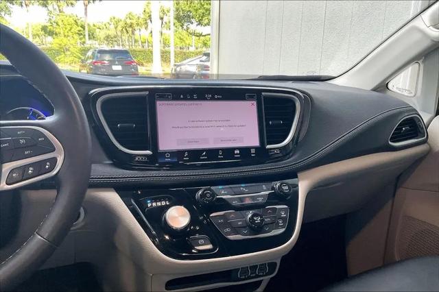 2023 Chrysler Pacifica Hybrid Touring L