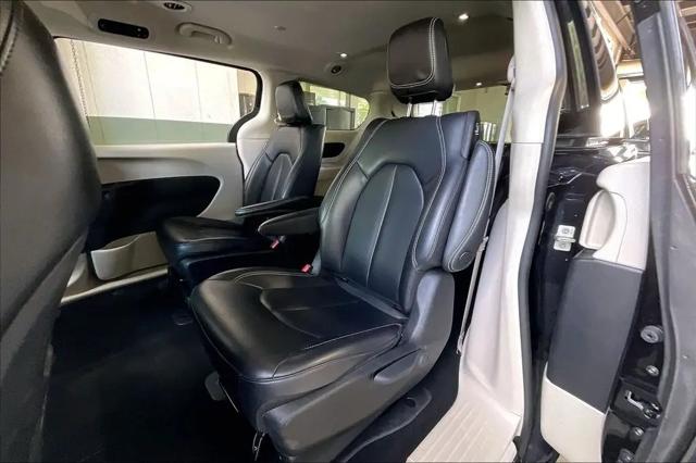 2023 Chrysler Pacifica Hybrid Touring L