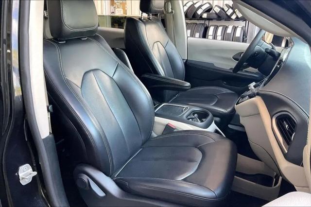 2023 Chrysler Pacifica Hybrid Touring L