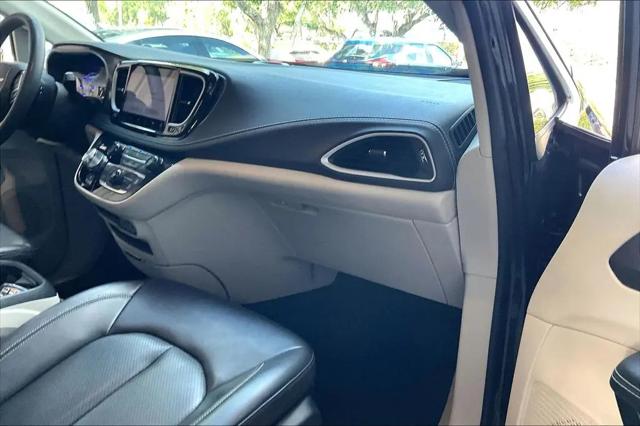 2023 Chrysler Pacifica Hybrid Touring L