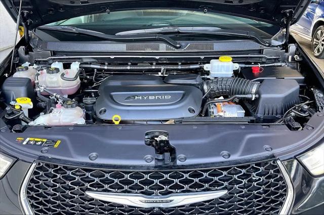 2023 Chrysler Pacifica Hybrid Touring L