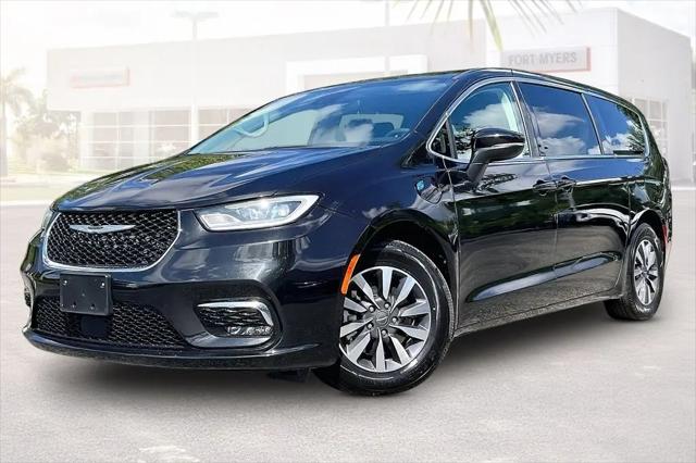 2023 Chrysler Pacifica Hybrid Touring L