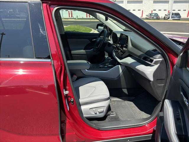 2022 Toyota Highlander Hybrid XLE