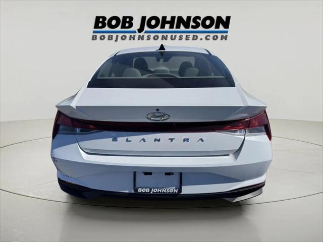2022 Hyundai Elantra SE