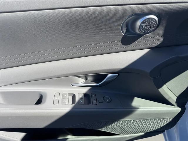 2022 Hyundai Elantra SE