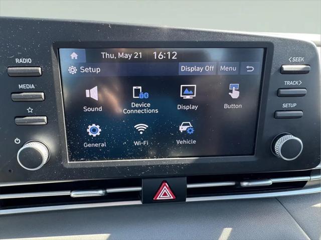 2022 Hyundai Elantra SE