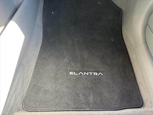 2022 Hyundai Elantra SE