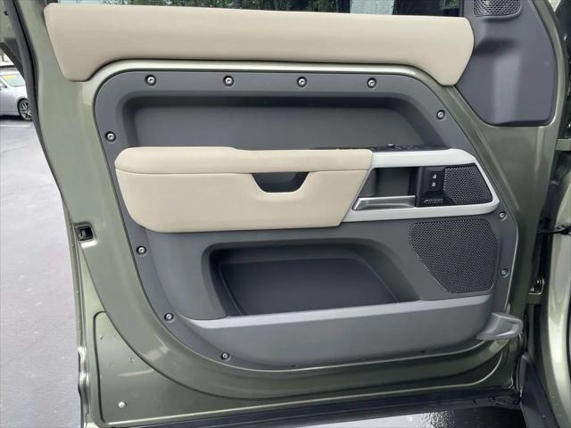2023 Land Rover Defender 110 SE