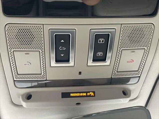 2023 Land Rover Defender 110 SE