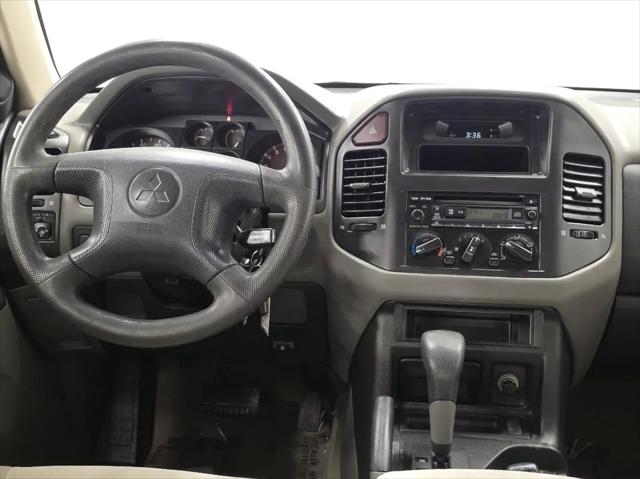 2002 Mitsubishi Montero XLS