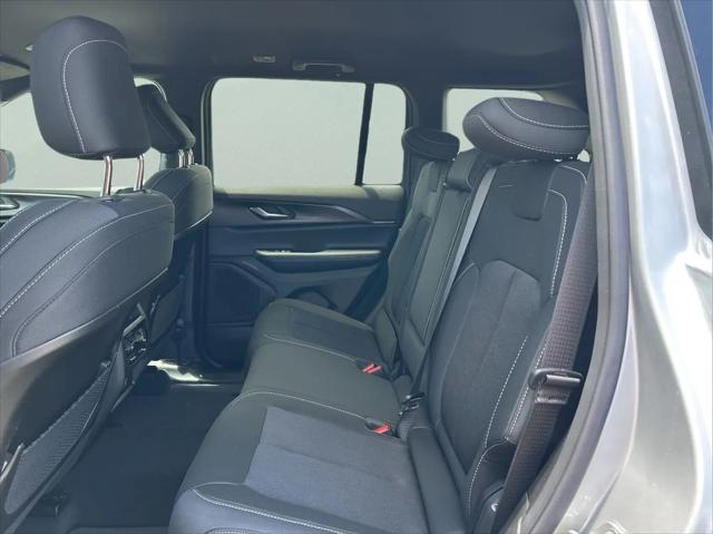 2026 Jeep Grand Cherokee Laredo 4x4