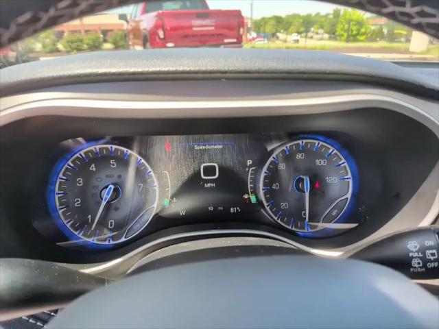 2027 Chrysler Pacifica Select