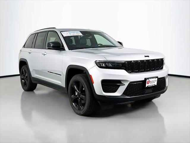 2024 Jeep Grand Cherokee Altitude 4x4 for sale in Maplewood, MN