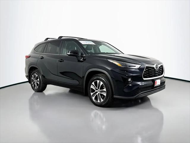 2023 Toyota Highlander XLE for sale in Maplewood, MN