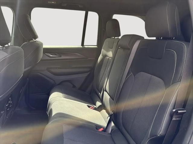 2025 Jeep Grand Cherokee Laredo X 4x4