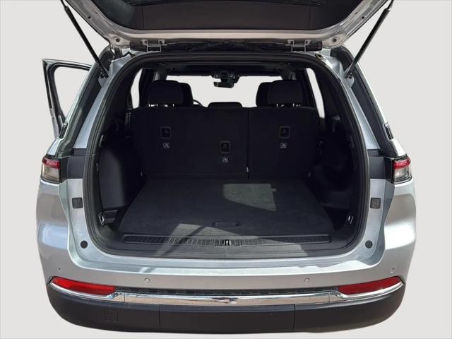 2025 Jeep Grand Cherokee Laredo X 4x4