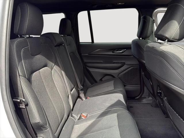 2025 Jeep Grand Cherokee Laredo X 4x4