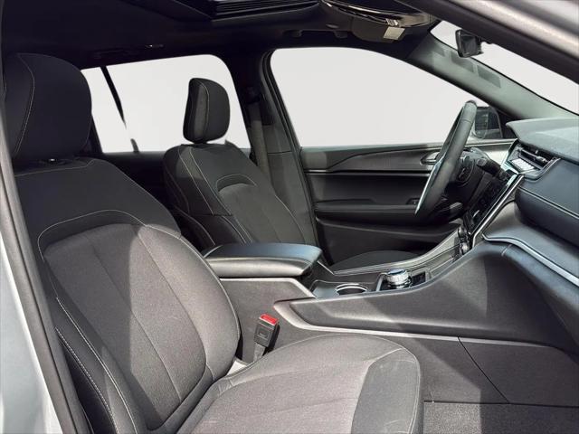 2025 Jeep Grand Cherokee Laredo X 4x4