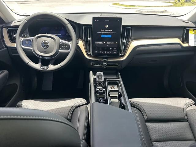 2026 Volvo XC40 Plus, B5 AWD Gas mild hybrid, Dark