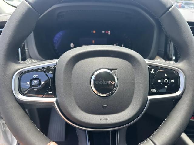 2026 Volvo XC40 Plus, B5 AWD Gas mild hybrid, Dark
