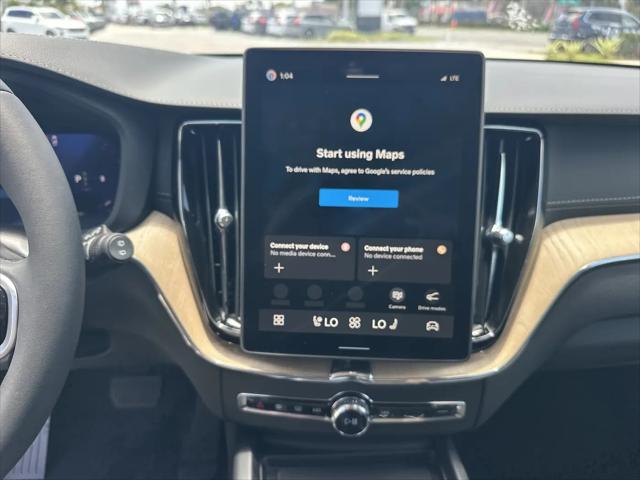 2026 Volvo XC40 Plus, B5 AWD Gas mild hybrid, Dark