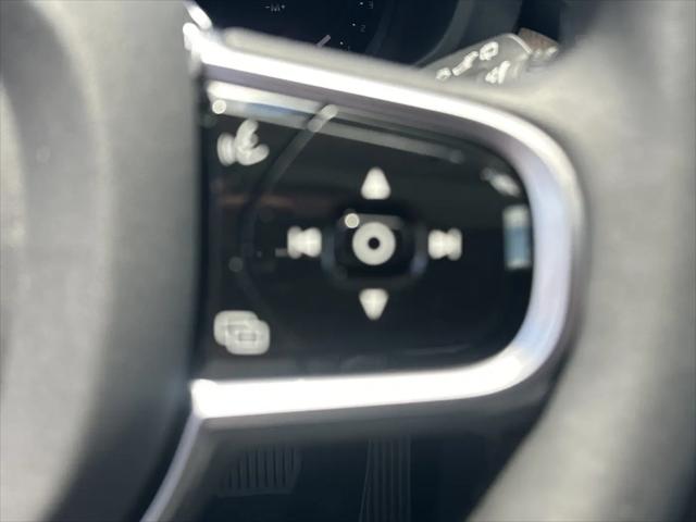 2026 Volvo XC40 Plus, B5 AWD Gas mild hybrid, Dark