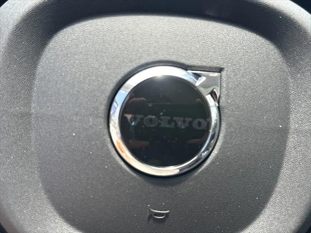 2026 Volvo XC40 Plus, B5 AWD Gas mild hybrid, Dark