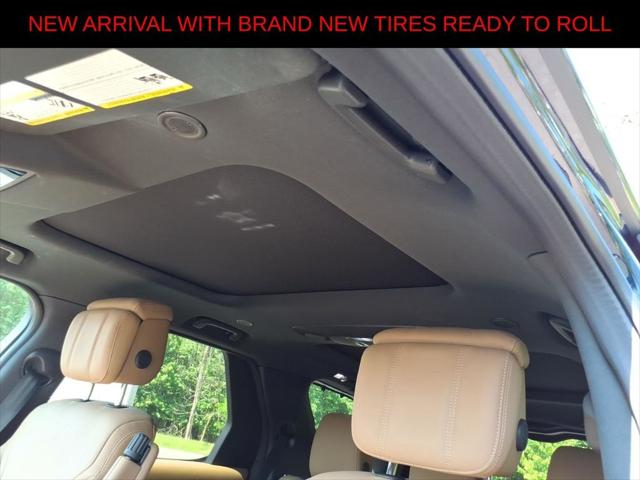 2023 Land Rover Discovery P360 Metropolitan Edition