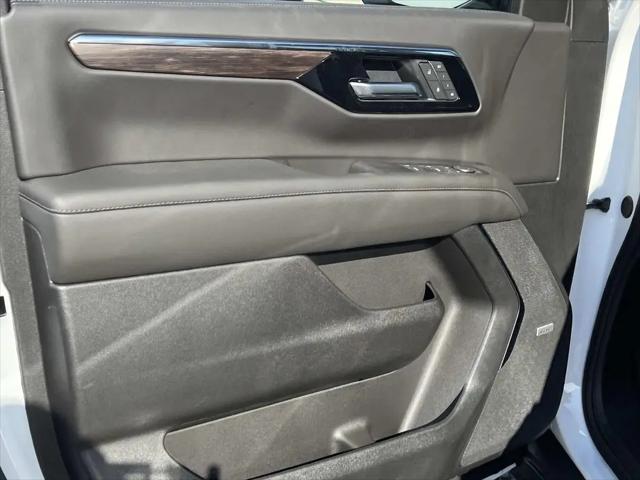 2026 Chevrolet Suburban LT, 4WD