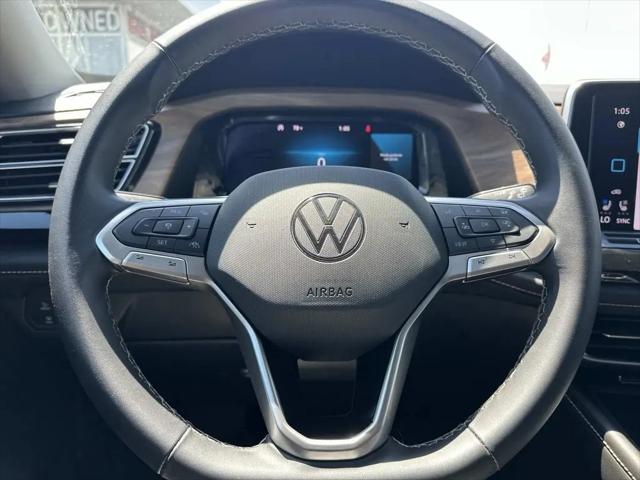 2025 Volkswagen Atlas 2.0T SE w/Technology