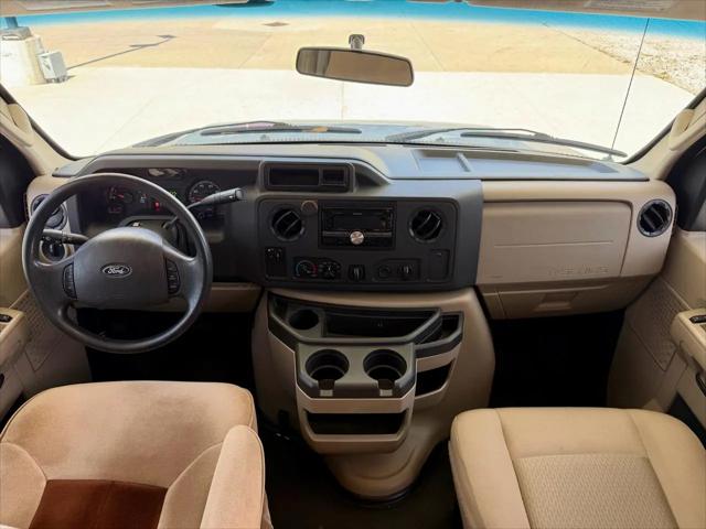 2014 Ford E-350 Cutaway E-350