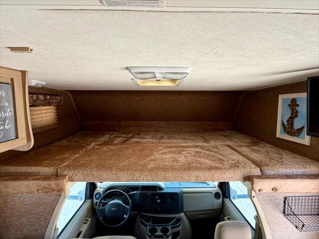 2014 Ford E-350 Cutaway E-350