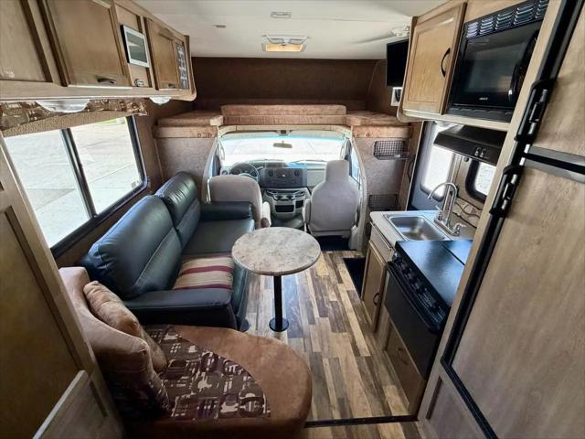 2014 Ford E-350 Cutaway E-350