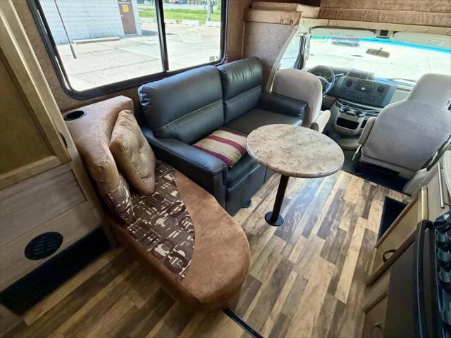 2014 Ford E-350 Cutaway E-350