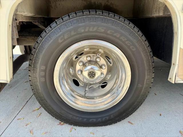 2014 Ford E-350 Cutaway E-350