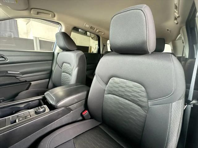 2025 Nissan Pathfinder SV 4WD