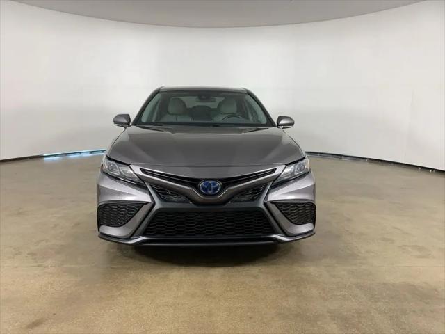 2022 Toyota Camry SE Hybrid